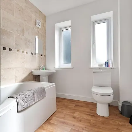 Apartament From - For Contractors Bradford (West Yorkshire)